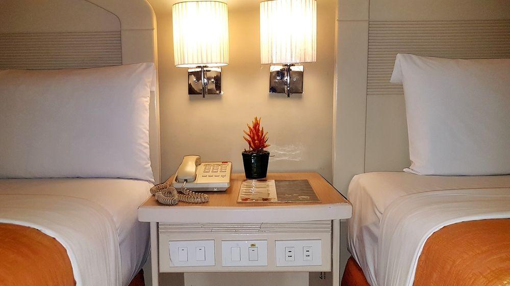 Riviera Mansion Hotel Manila Eksteriør billede