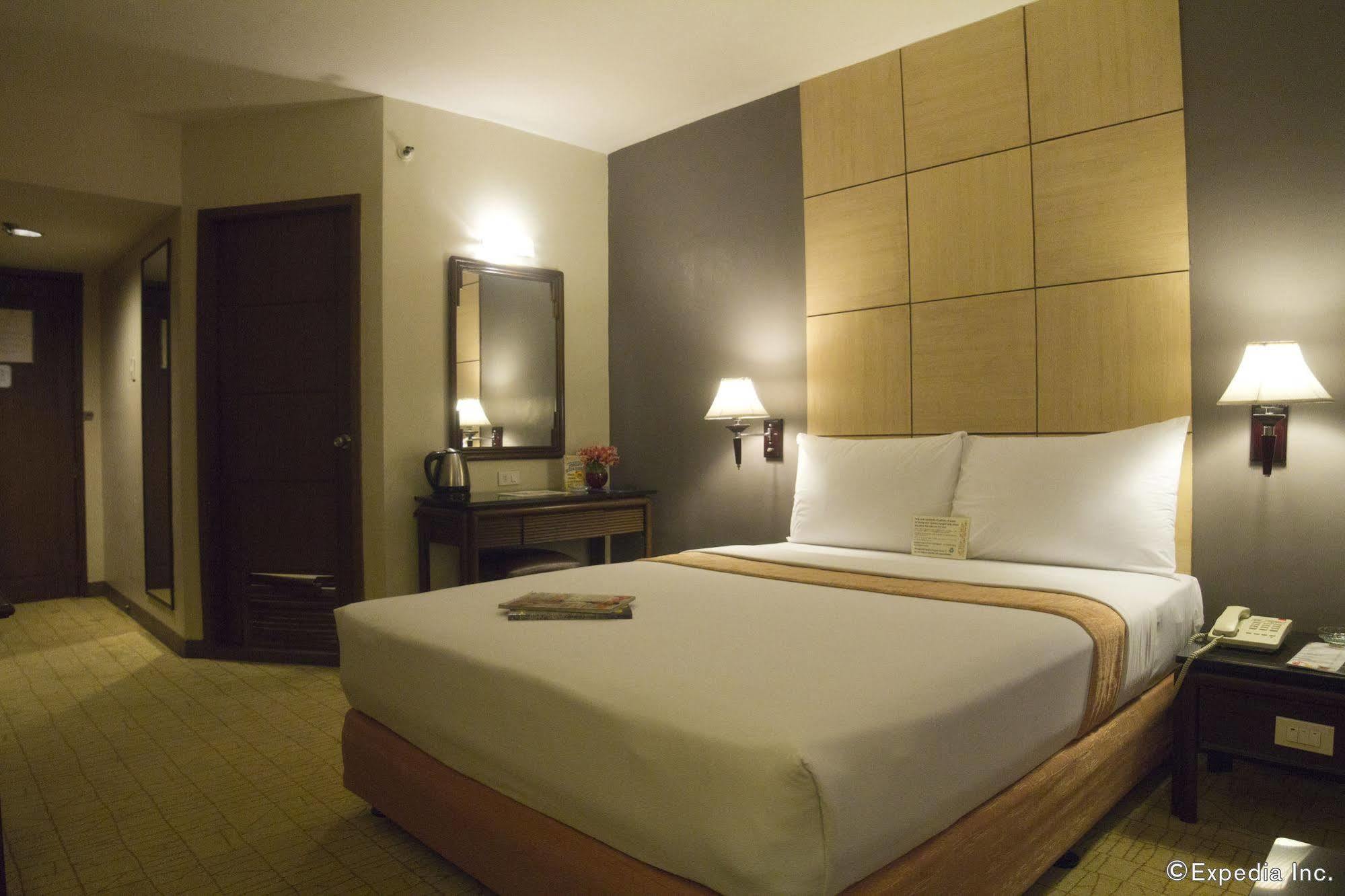 Riviera Mansion Hotel Manila Eksteriør billede
