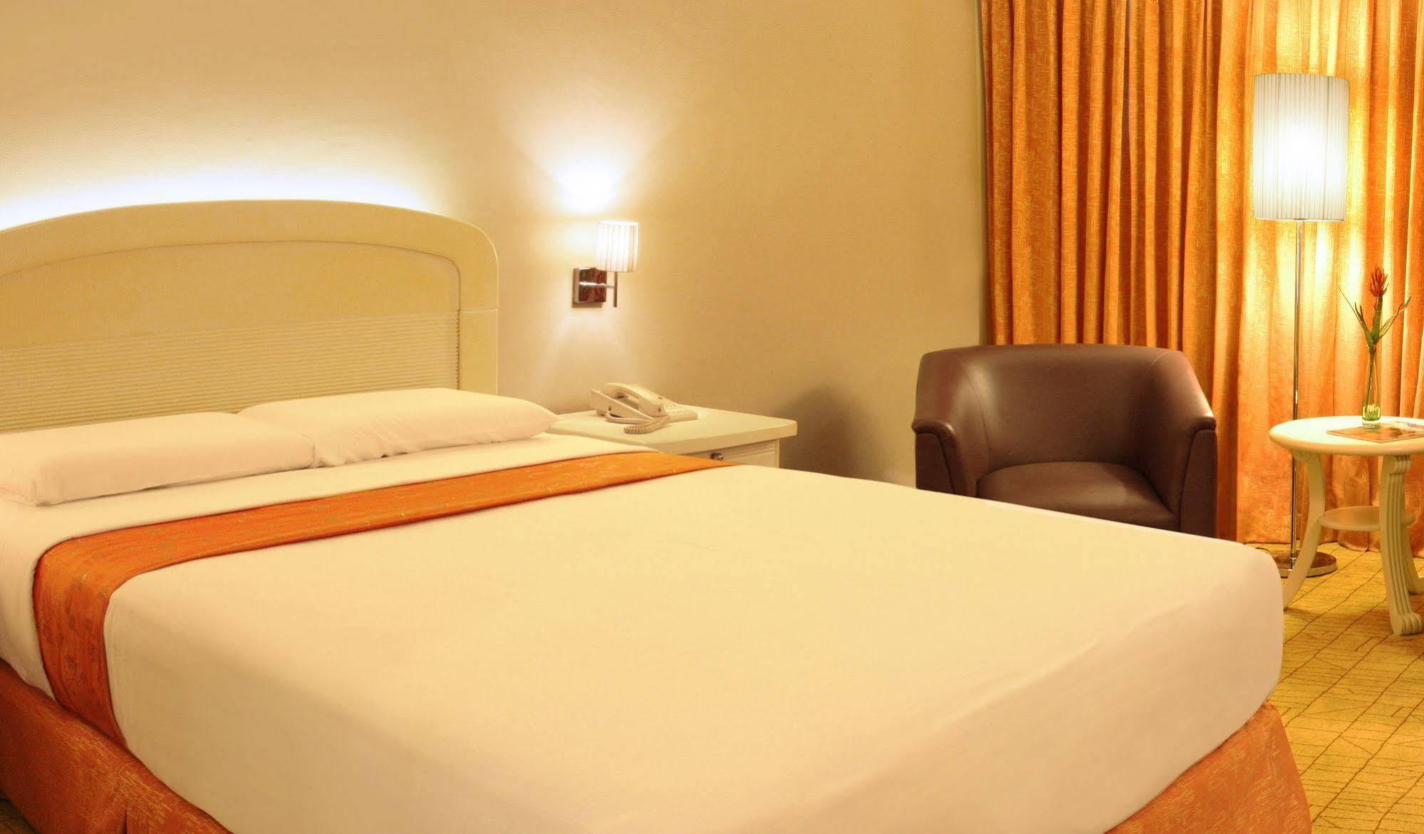 Riviera Mansion Hotel Manila Eksteriør billede
